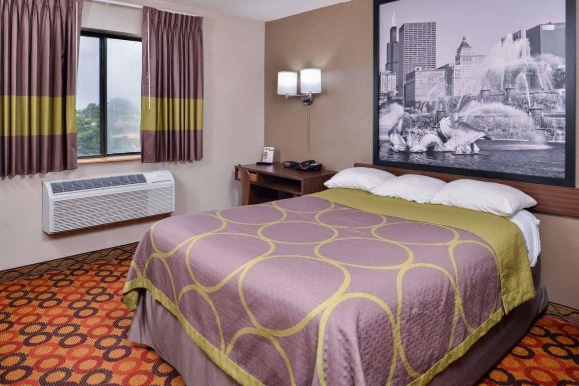 Super 8 By Wyndham Romeoville Bolingbrook Exteriör bild