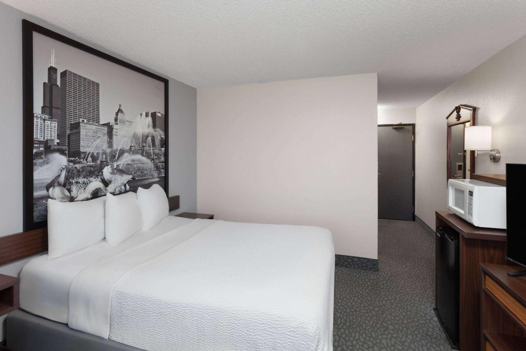 Super 8 By Wyndham Romeoville Bolingbrook Exteriör bild