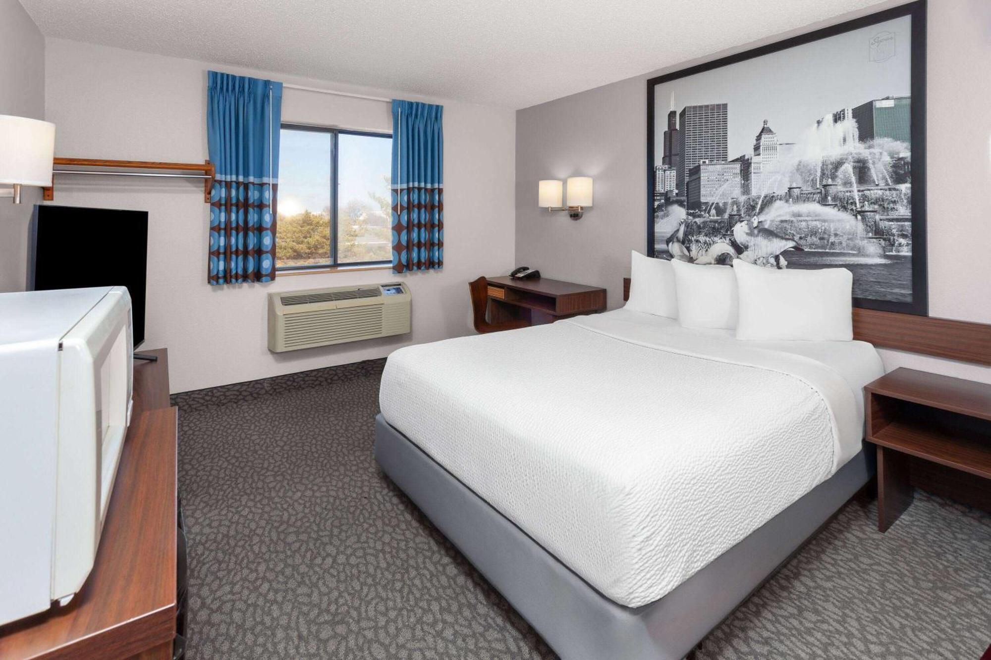 Super 8 By Wyndham Romeoville Bolingbrook Exteriör bild