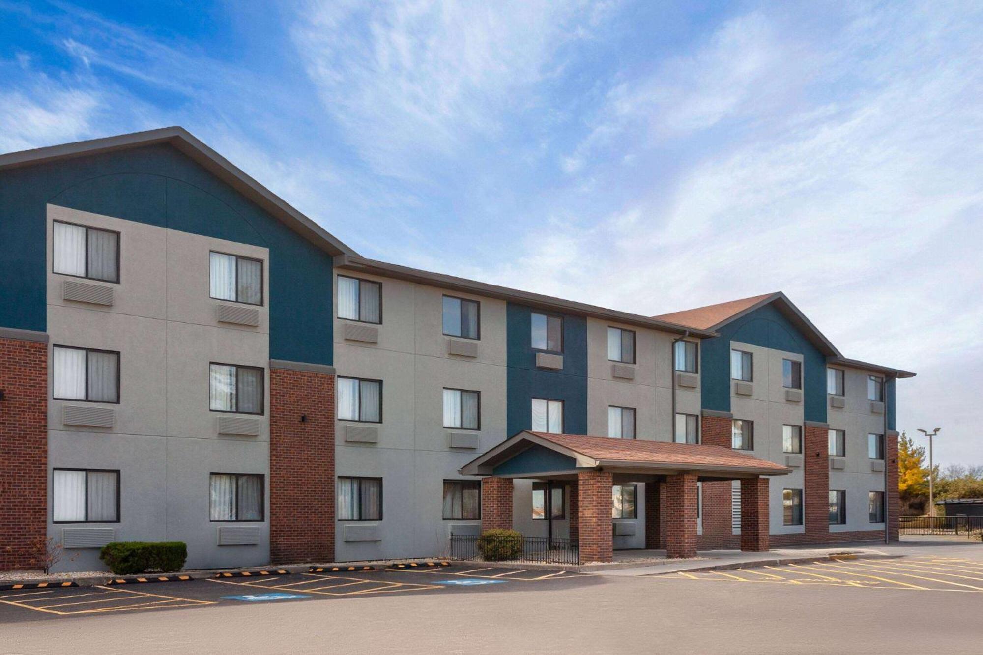 Super 8 By Wyndham Romeoville Bolingbrook Exteriör bild