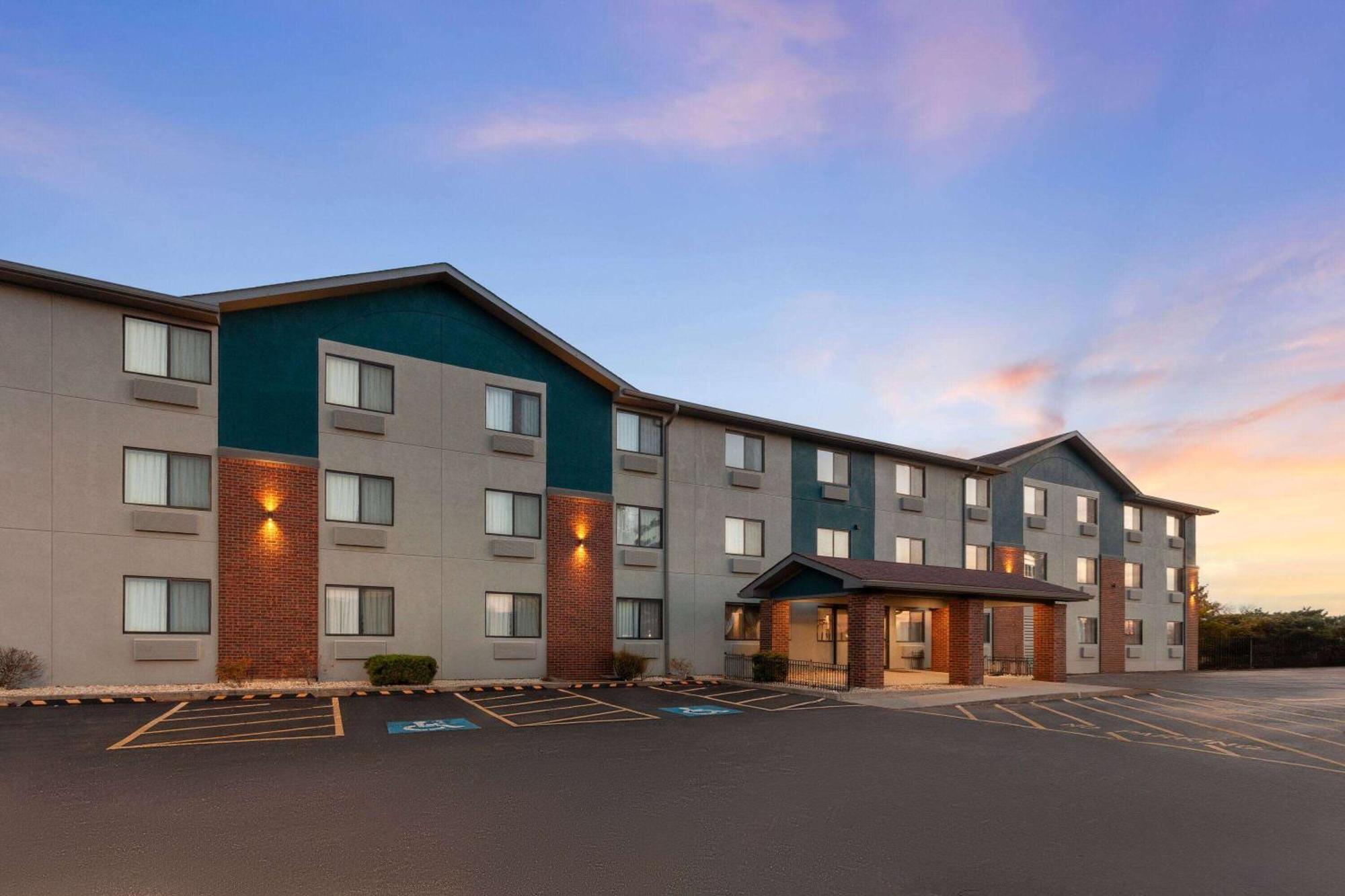 Super 8 By Wyndham Romeoville Bolingbrook Exteriör bild