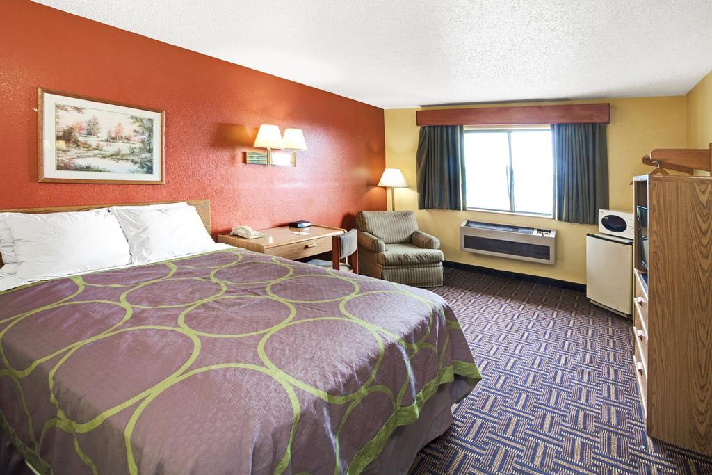 Super 8 By Wyndham Romeoville Bolingbrook Exteriör bild